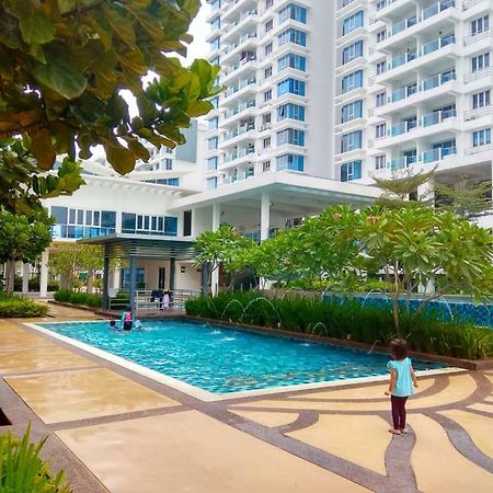 Putra 1 Pool Homestay Bandar Seri Putra Kampong Sungai Buah Luaran gambar