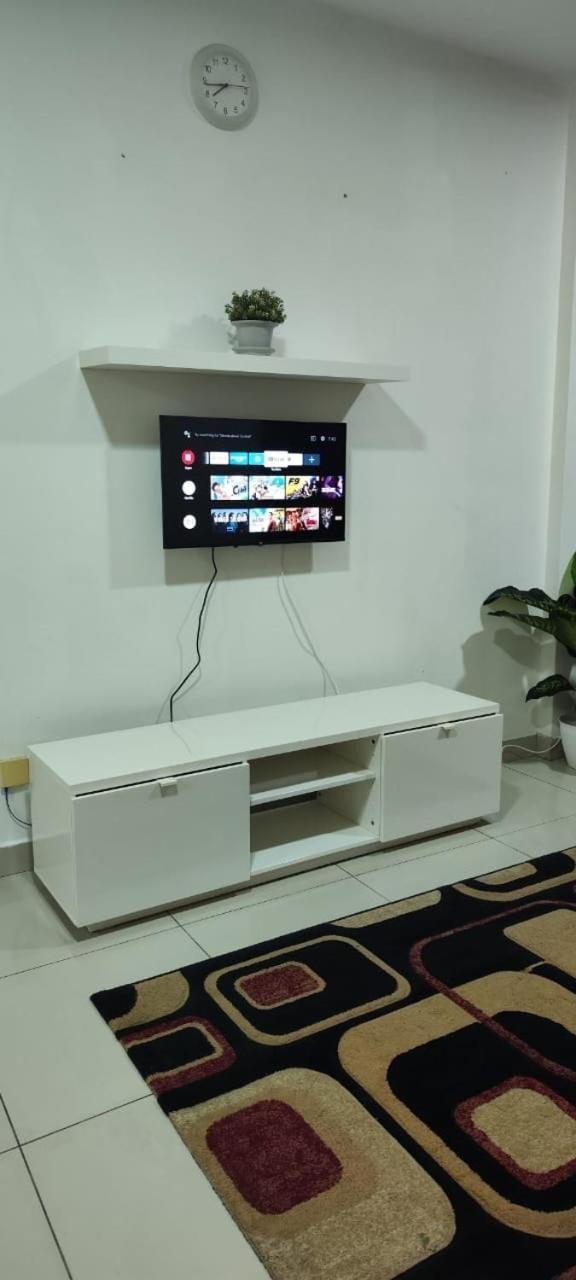 Putra 1 Pool Homestay Bandar Seri Putra Kampong Sungai Buah Luaran gambar