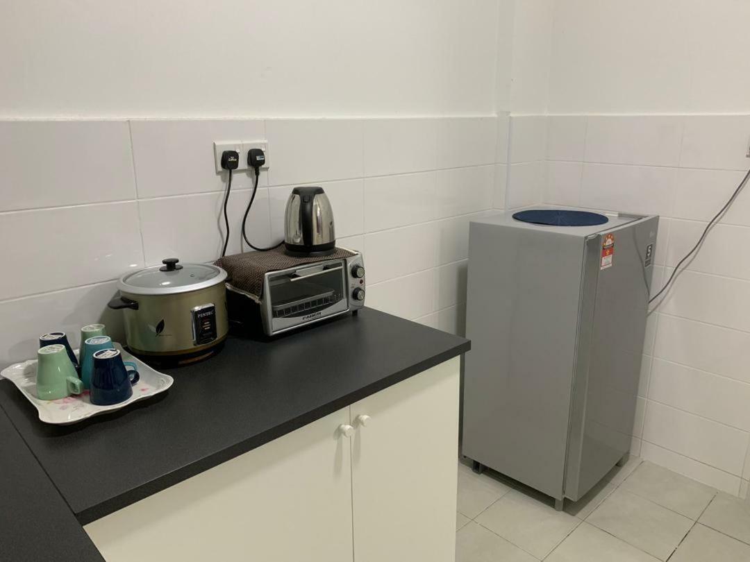 Putra 1 Pool Homestay Bandar Seri Putra Kampong Sungai Buah Luaran gambar